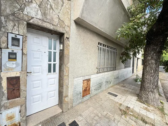 Venta - Casa Interna De Tres Dormitorios Con Patio. Rosario, Barrio Luis Agote
