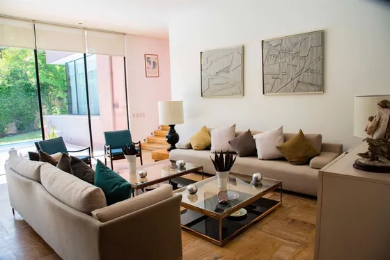 Casa En Venta De 6 Dorm. En Las Condes