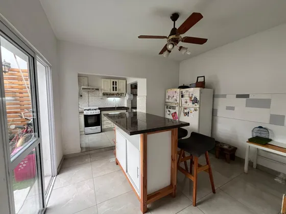 Venta/permuta - Casa 3 Dormitorios C/ Cochera Y Patio - Echesortu