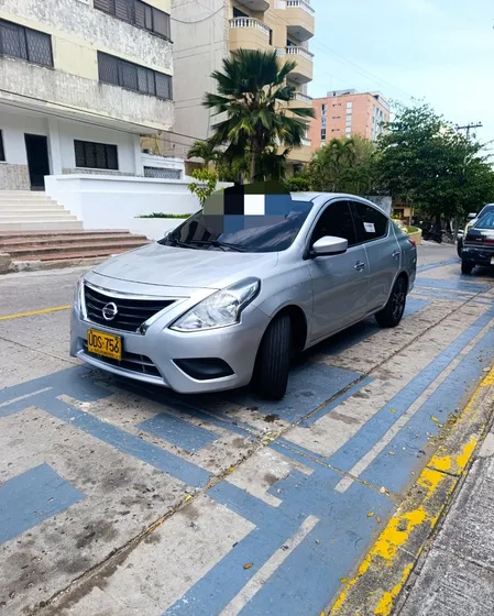 Nissan Versa 1.6 Sense