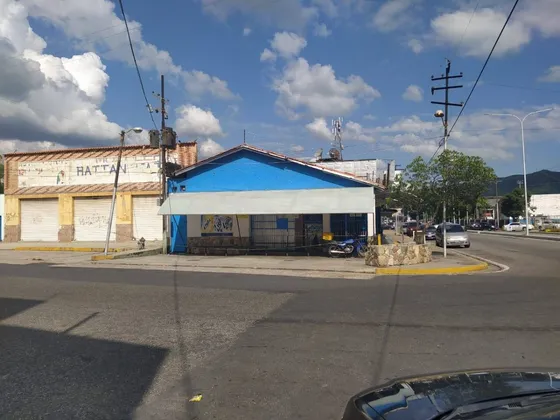 267786 Am* Venta De Galpon En Av. Bolivar Naguanagua