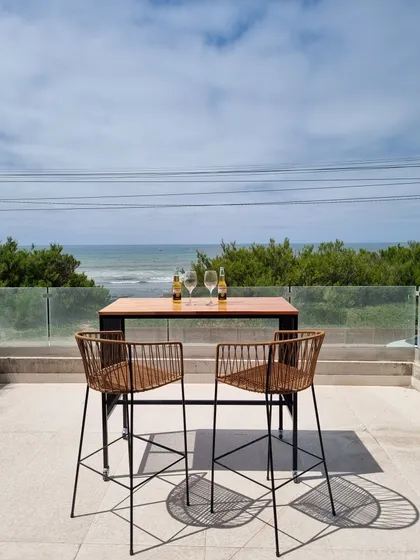 Alquiler De Departamento Monoambiente Con Terraza, Frente Al Mar En La Costa Quequén, Con Pileta, Solarium Y Sum Con Parrilla