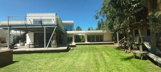 Casa Mediterránea En Parcelación Exclusiva  Isla De Maipo.