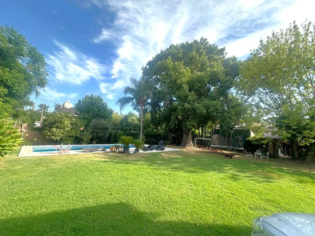 For Sale: Corner Lot in Bella Vista with Swimming Pool, 447 m²