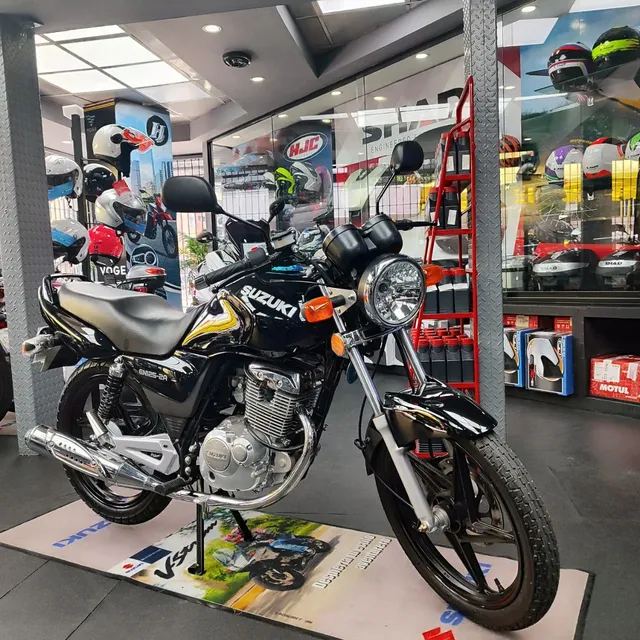 Moto Suzuki En 125