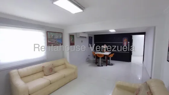 Fredxia Castillo Vende Hermosa Casa Moderna Y Amoblada En La Fundacion Mendoza De Barquisimeto # 25-23491