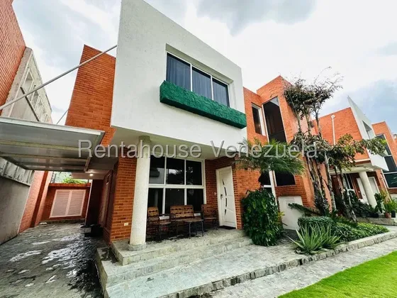 Casa En Venta En Cantarrana Maracay, Rah 26-22100 Meglisf