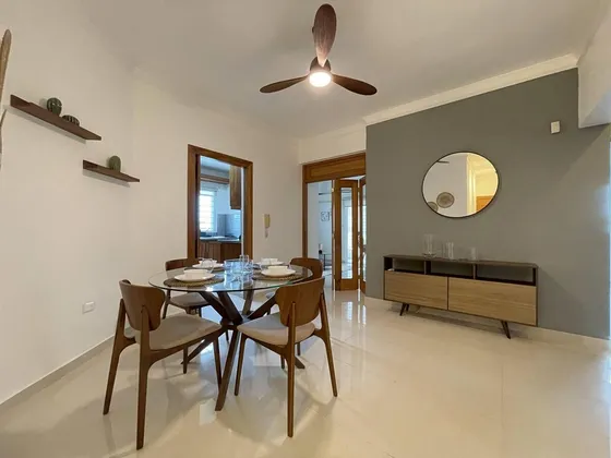 Apartamento Amueblado En Evaristo Morales Piso Alto