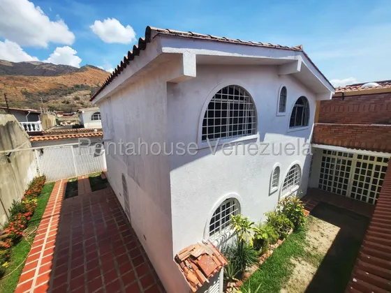 Vendo Hermosa Casa Ubicada En San Homero  La Victoria, Cód. 25-19410 Myc