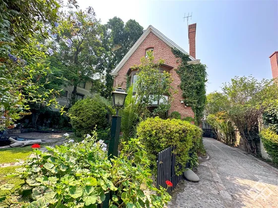 Casa En Venta De 4 Dorm. En Providencia