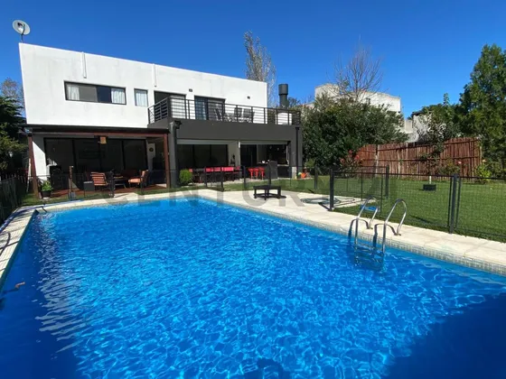 Casa Minimalista Con Pileta En Sausalito
