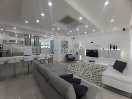 Dennymar, Vende Apartamento Al Este De La Ciudad, Donde Se Unen El Buen Gusto Y El Lujo Para Ofrecer Un Confort Total En Cada Espacio, Cuenta Con Planta Eléctrica, Amoblado Y Mas Bondades B5586c