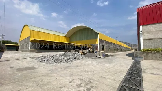 Francisco Rojas Norscia Vende Galpon Comercial En Zona Industrial De Barquisimeto, Amplio Y Con 9 2 0 0 Metros De Terreno, 2 4 -2 5 6 4 1, Invierte En La Mejor Opción Inmobiliaria Para Tu Empresa!!! 