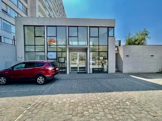 Avda Las Condes; Estupendo Local Estacionamientos/comercial