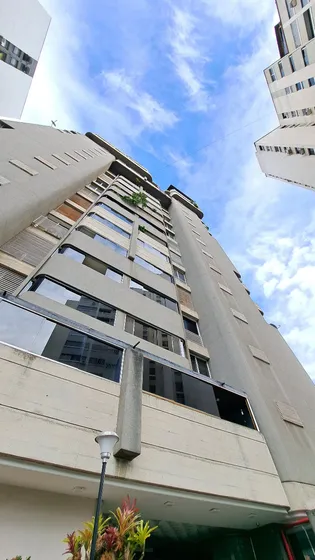 Apartamento En Alquiler Amoblado Y Equipado, En Calle Privada De Urb. Santa Fe Norte
