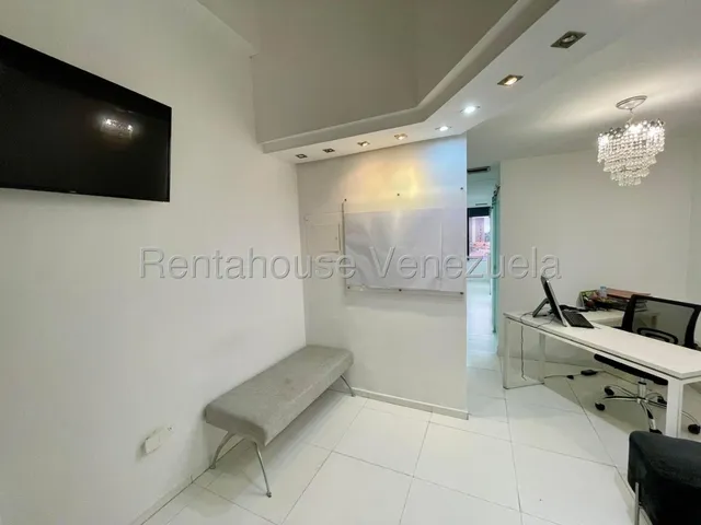 María Martínez Tiene En Alquiler Un Consultorio Moderno, Nuevo, Al Este De Barquisimeto, Excelente Vista, Sala De Espera, Aire Acondicionado, Internet, Agua Constante, Fácil Acceso.
