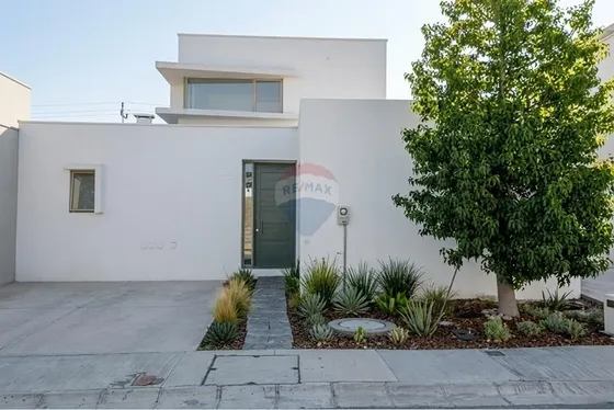 Moderna Y Luminosa Casa En Ruta 5 Sur - Buin