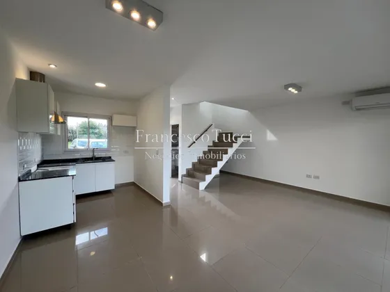 Duplex En Venta 4 Ambientes Solar De Álvarez