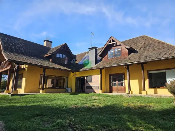 Casa En Venta De 6 Dorm. En Osorno