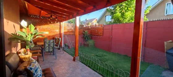 Linda Casa Con Gran Terraza Techada Y Patio