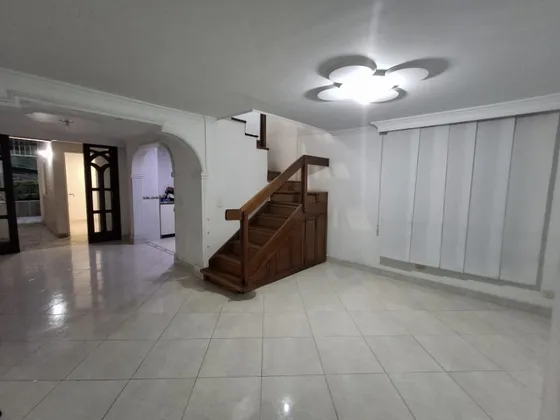  Casa En Arriendo Ubicada En Medellín Sector Calasanz (27323).