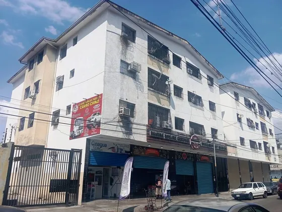 T.r. Vende Apartamento Amoblado En Piso Bajo En La Avenida Bolivar De Naguanagua   Cod. 286486