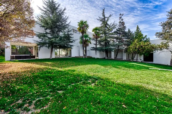 Espectacular Casa, En Condominio, Con Gran Jardín