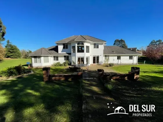 Casa Con Excelente Nivel De Construcción En Puerto Varas
