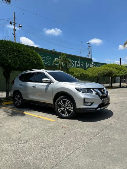 Nissan X-trail 2.5 Exclusive