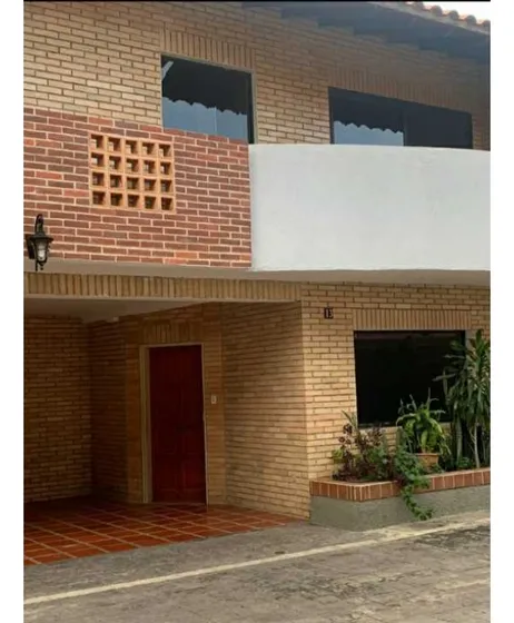 Town House En Venta Mañongo