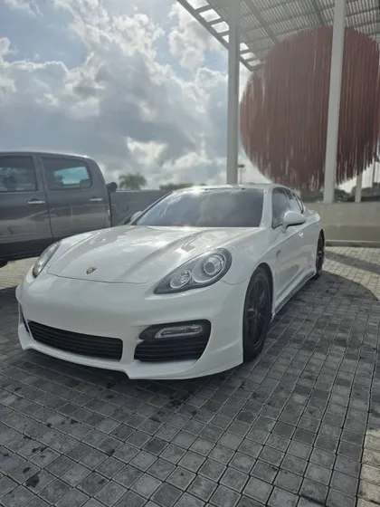 Porsche Panamera .