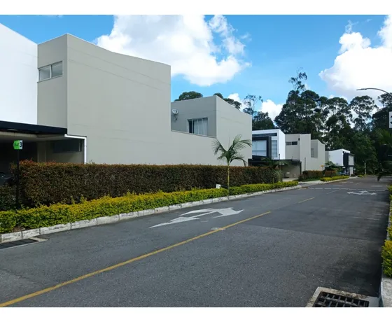 Lote En Venta En Unidad De Casas, Sector Llanogrande, Rionegro
