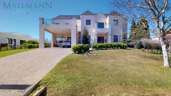 Casa En  Estancias Golf Sobre Lote De 2200 Metros