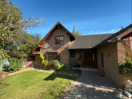 Se Vende Preciosa Casa Inglesa En Gran Terreno En La Reina