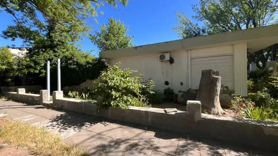 Casa En El Manzanar Sobre Los Tilos 694 (esquina Frente A Boulevard)