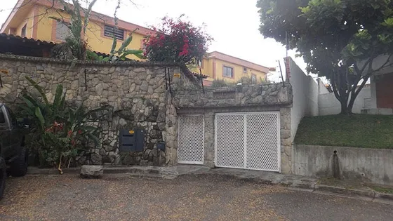 Se Vende Casa En Prados Del Este Mls #25-2251