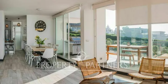 Dúplex Con Cocina Integrada Y Vista Panorámica En ...