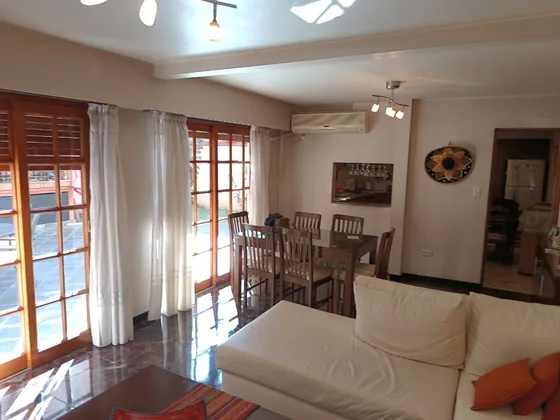 Hermosa Casa De 5 Ambientes Con Gran Patio Y Gge