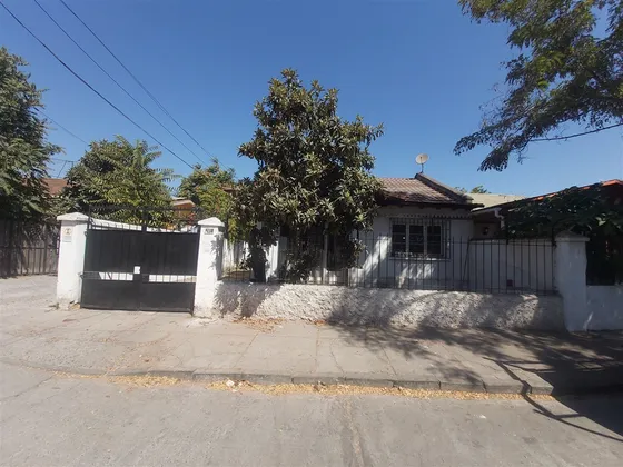 Casa En Venta De 3 Dorm. En San Joaquín