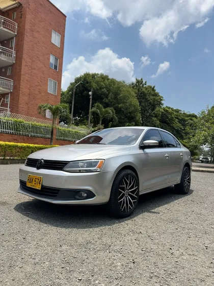Volkswagen Jetta 2.0 Trendline 5 P