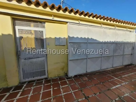 María Martínez Tiene Impecable Casa En Venta En Urbanizacion Bararida Barquisimeto, Cerrada Con Portón Eléctrico, Gas Directo, Agua Constante, Cómodas Habitaciones, Lavadero Techado, Patio.