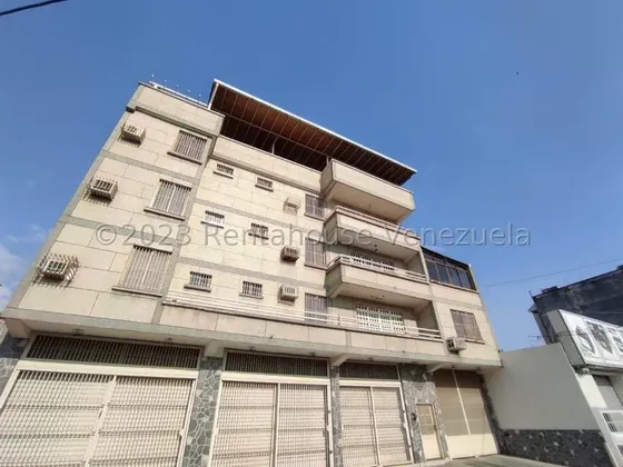 Apartamento En Venta Maracay 25-15620 Yb