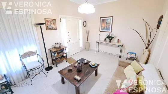 Casa Venta - Haedo Sur- Cuatro Ambientes - Cochera - Patio
