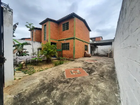 Clientes Directos.luze/se Ofrece Casa Tipo Tomwhouse A La Venta.tocuyito/carretera Vieja/3 Hab/2 Bañ/ Se Recibe Vehículo Como Parte De Pago Más Efectivo