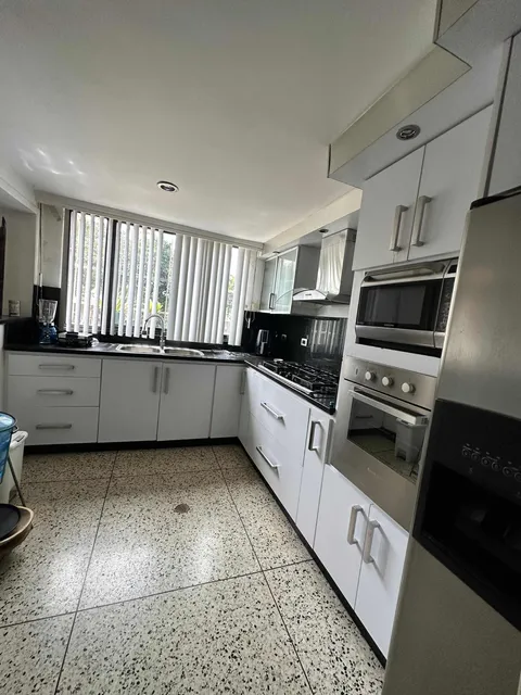 Apartoquinta De 2 Niveles En Trigal Norte, Calle Abierta Atm