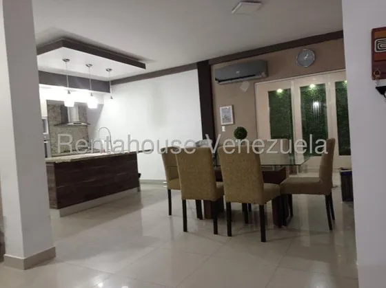 Desireé Vende Hermosa Y Moderna Casa Tipo Townhouse Con Tanque Subterráneo, Parrillera, Cerco Eléctrico En La Montañita Cabudare, Cód #25-14111