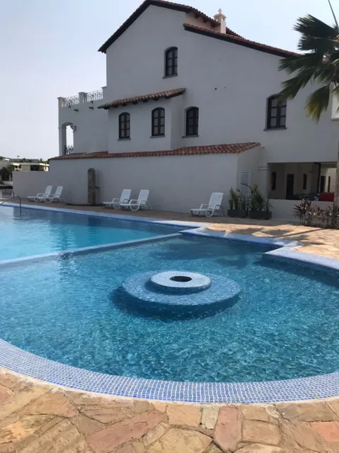 Se Vende Villa En La Zona Mas Exclusiva:  Samotracia, Ubicada Dentro De La Iconica Urb. Pueblo Viejo