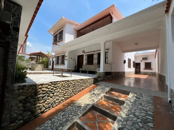 Ab Casa Quinta En Urbanización Las Chimeneas Oportunidad