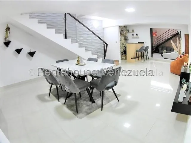 Palo Verde 25-22827 Hermosa Casa 3 Habitaciones En El Piso Superior + Habitación Y Baño De Servicio. Tanque Aéreo De 5.000 Lts. + Hidroneumático.calle Cerrada. 