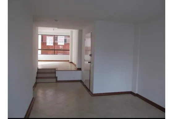 Rhbr-12333 (apto) Piso 3 (laureles)